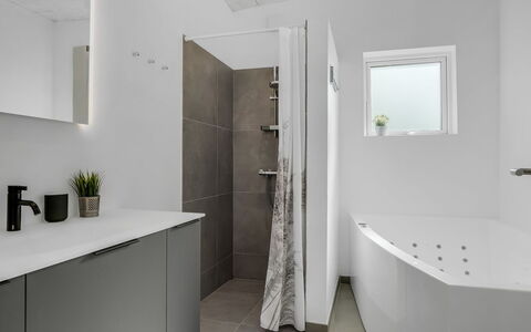 Florida - from the Sea: Wall, Flooring, Interior Design, Plumbing Fixture, Floor, Bathroom, Bathtub, Ceiling, Plumbing, Home