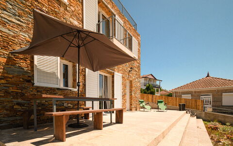 Douro View: Building, Plant, Sky, Window, Wood, Shade, Road Surface, Siding, House, Neighbourhood