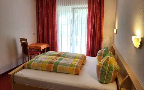 Christians Hamat: Property, Furniture, Comfort, Building, Wood, Textile, Curtain, Interior Design, Bed Frame, Lamp