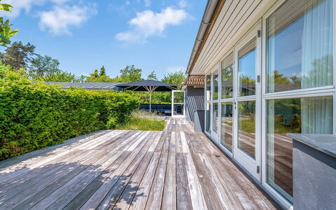 Rother - 50M from the Sea: Roof, Home, Door, Cottage, Shade, Siding, Yard, Estate, Backyard