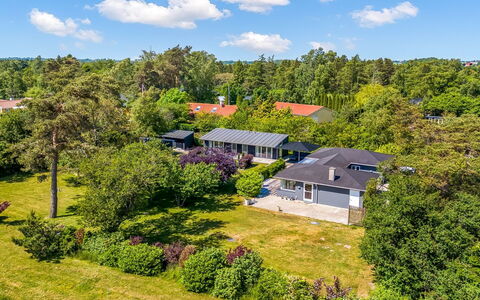 Rother - 50M from the Sea: Roof, Home, Door, Cottage, Shade, Siding, Yard, Estate, Backyard