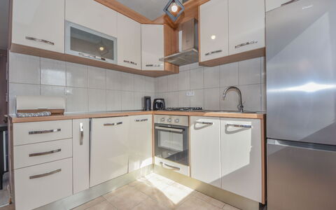 4All: Cabinetry, Countertop, Property, Building, Kitchen Sink, Kitchen Stove, Kitchen Appliance, Sink, Home Appliance, Kitchen