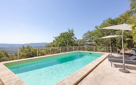 Le Clos D'Estelle: Cloud, Sky, Table, Property, Daytime, Tableware, Furniture, Plant, Food, Azure