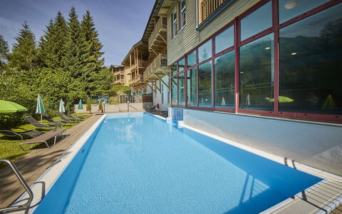 Viehhofen 100: Water, Plant, Property, Swimming Pool, Sky, Building, Azure, Shade, Window, Leisure