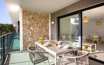 Accommodation:&nbsp;Golden Ray Sun 106.3