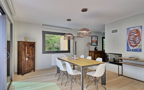 Villa la Rose des Sables: Table, Furniture, Property, Chair, Wood, Interior Design, Floor, Flooring, Door