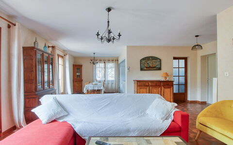 L'Arbousier: Property, Furniture, Table, Picture Frame, Building, Cabinetry, Comfort, Wood, Pillow, Interior Design