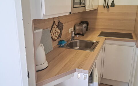 Kitzblick: Brown, Kitchen Sink, Sink, Cabinetry, Countertop, Tap, Plumbing Fixture, Kitchen, Wood, Flooring