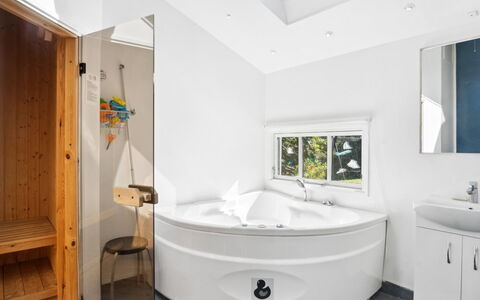 Henryk - 350M from the Sea: Interior Design, Plumbing Fixture, Bathtub, Bathroom, Flooring, Ceiling, Floor, Plumbing, Tap, Lighting