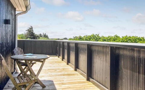 Sanni - 225M from the Sea: Wood, Hardwood, Wood Flooring, Plank, Deck, Wood Stain, Porch, Handrail, Balcony, Fence