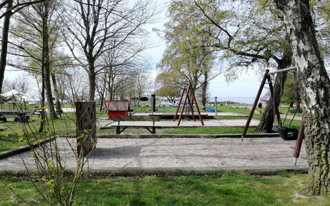 Helmi - 1Km from the Sea: Wood, Public Space, Outdoor Bench, Park, Bench, Lawn, Garden, Shade, Yard, Landscaping