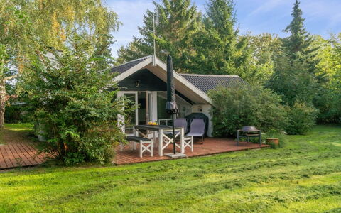 Ninni - 3.2Km from the Sea: Roof, House, Land Lot, Home, Cottage, Estate, Garden Buildings, Shade, Log Cabin, Landscaping