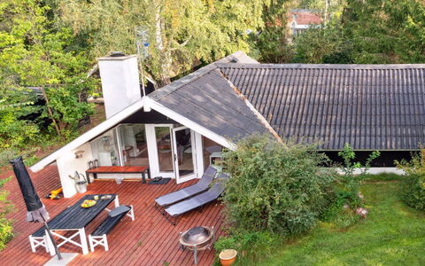 Ninni - 3.2Km from the Sea: Roof, House, Land Lot, Home, Cottage, Estate, Garden Buildings, Shade, Log Cabin, Landscaping