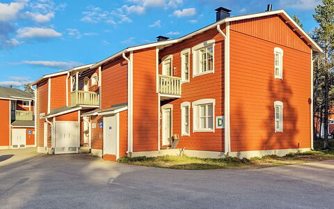 Moitakuru D35: Window, Building, Residential Area, House, Home, Neighbourhood, Facade, Architecture, Town, Roof
