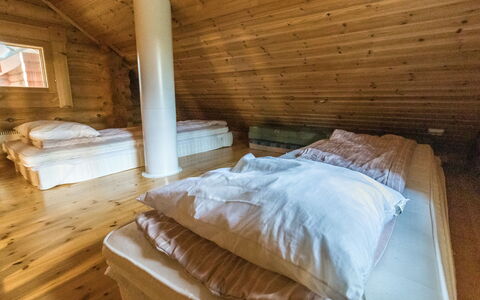 Kuukkelin Tupa 1: Bedroom, Floor, Flooring, Wood, Bed, Ceiling, Interior Design, Bed Sheet, Furniture, Bedding