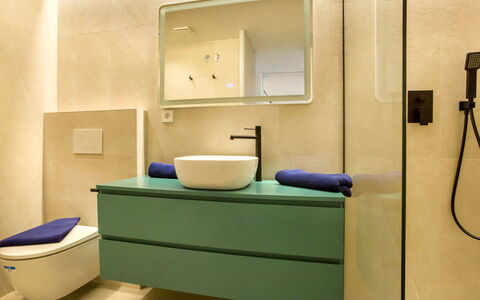 Playa Grande: Mirror, Purple, Interior Design, Architecture, Toilet, Bathroom, Comfort, Bathroom Cabinet, Floor, Rectangle