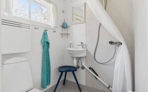 Lucie - 50M from the Sea: Plumbing Fixture, Interior Design, Bathroom, Flooring, Floor, Toilet, Sink, Plumbing, Tap, Ceiling