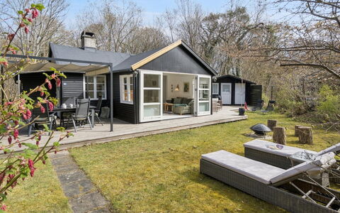 Lucie - 50M from the Sea: Building, House, Window, Home, Roof, Residential Area, Shrub, Cottage, Land Lot