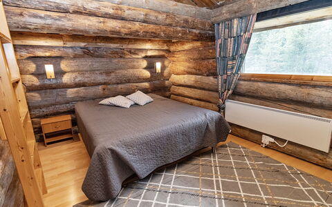Agenttimajat 2: Wood, Flooring, Ceiling, Floor, Bedroom, Wood Stain, Hardwood, Bedding, Plank, Bed