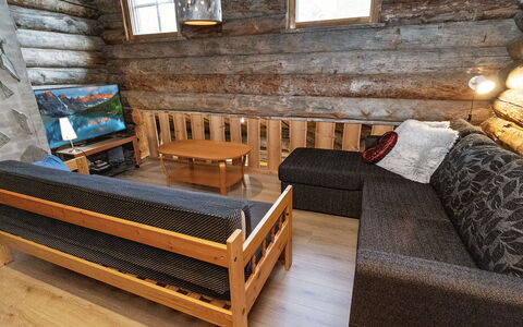 Agenttimajat 2: Wood, Flooring, Floor, Furniture, Wood Stain, Room, Hardwood, Wood Flooring, Living Room, Plank