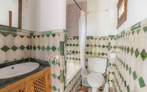 Carmen del Agua: Plumbing Fixture, Bathroom, Lighting, Interior Design, Floor, Sink, Flooring, Building, Shower, Plumbing