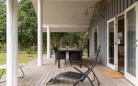 Keijo - 150M from the Sea: Roof, Home, Door, Cottage, Shade, Siding, Yard, Estate, Backyard