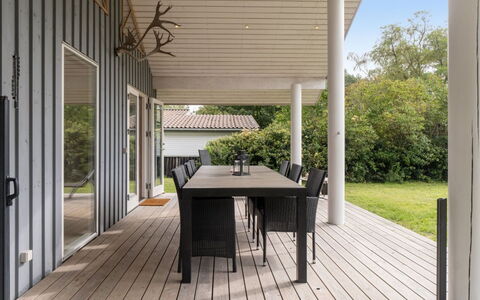 Keijo - 150M from the Sea: Roof, Home, Door, Cottage, Shade, Siding, Yard, Estate, Backyard
