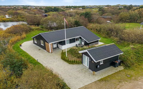 Eloise - 400M from the Sea