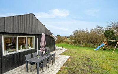 Eloise - 400M from the Sea