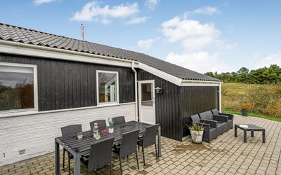 Eloise - 400M from the Sea
