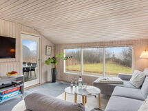 Eloise - 400M from the Sea