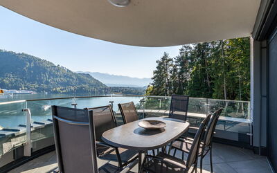 Ossiacher See 100: Water, Table, Daytime, Property, Sky, Furniture, Plant, Azure, Building, Shade