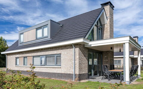 Pieper Luxe: Sky, Window, Building, Neighbourhood, Commercial Building, Facade, Real Estate, City, Urban Design, Metropolitan Area
