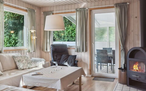 Viljo - 30Km from the Sea: Swimming Pool, Resort Town