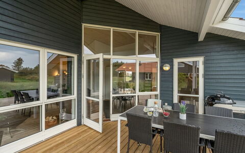 Sylwia - from the Sea: Wood, Flooring, Home, Floor, Ceiling, Door, Wood Flooring, Porch, Hardwood, Siding