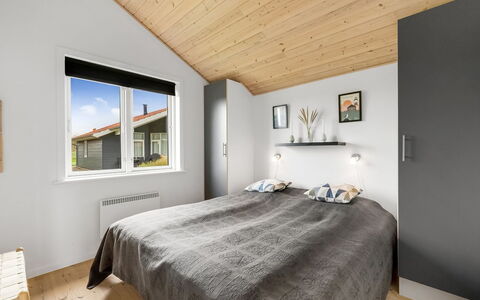 Sylwia - from the Sea: Wood, Interior Design, Bedroom, Ceiling, Bed, Home, Floor, Furniture, Flooring, Bed Frame