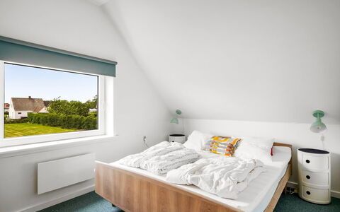 Othinkarl - 1Km from the Sea: Interior Design, Bedroom, Ceiling, Bed, Flooring, Floor, Home, Lighting, Bedding, Bed Sheet