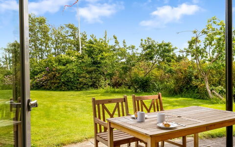 Othinkarl - 1Km from the Sea: Grass, Grassland, Landscape, Ecoregion, Plain, Plant Community, Land Lot, Outdoor Furniture, Prairie, Shrubland