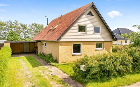 Othinkarl - 1Km from the Sea: Grass, Grassland, Landscape, Ecoregion, Plain, Plant Community, Land Lot, Outdoor Furniture, Prairie, Shrubland