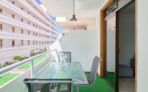 Altemar H3: Building, Property, Table, Window, Plant, Lighting, Interior Design, Flooring, Table Tennis Racket, House