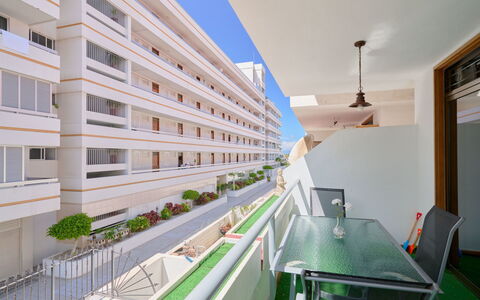 Altemar H3: Building, Window, Interior Design, Wood, Urban Design, Floor, Condominium, Shade, Facade, Chair