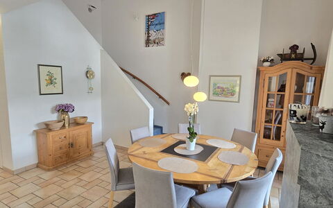 Ferienwohnung Kinsella: Furniture, Interior Design, Flooring, Chair, Floor, Table, Wood, Dining Room, Kitchen & Dining Room Table, Room