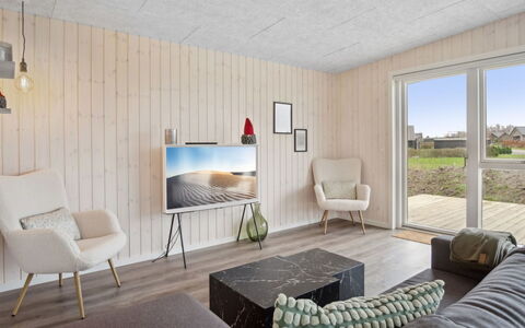 Harrieth - 300M from the Sea: Wood, Flooring, Ceiling, Floor, Interior Design, Wood Flooring, Home, Room, Living Room, Hardwood
