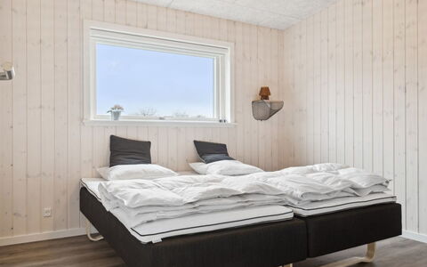 Harrieth - 300M from the Sea: Wood, Bedroom, Bed, Bed Sheet, Floor, Bedding, Bed Frame, Ceiling, Hardwood, Pillow