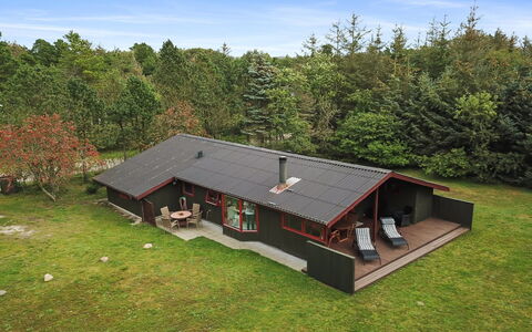 Gunsten - 2.3Km from the Sea: Cottage, Shed, Hut, Farmhouse, Prairie, Shack, Barn, Log Cabin, Garden Buildings