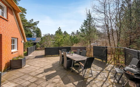 Hunno - 3Km from the Sea: Furniture, Wood, Interior Design, Flooring, Floor, Chair, Room, Ceiling, Living Room, Apartment