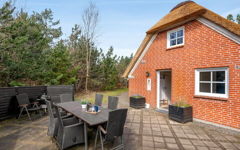 Hunno - 3Km from the Sea: Furniture, Wood, Interior Design, Flooring, Floor, Chair, Room, Ceiling, Living Room, Apartment