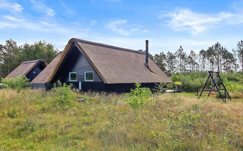 Awenasa - 4.1Km from the Sea: Cottage, Shed, Hut, Farmhouse, Prairie, Shack, Barn, Log Cabin, Garden Buildings
