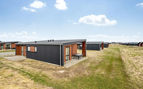 Ilindenka - 500M from the Sea: Cottage, Shed, Hut, Farmhouse, Prairie, Shack, Barn, Log Cabin, Garden Buildings