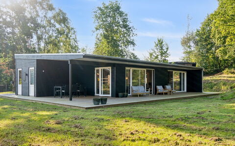 Uma - 1.5Km from the Sea: Roof, Home, Door, Cottage, Shade, Siding, Yard, Estate, Backyard